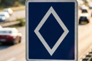 Nuovo Cartello stradale con Rombo: attento alle multe salate