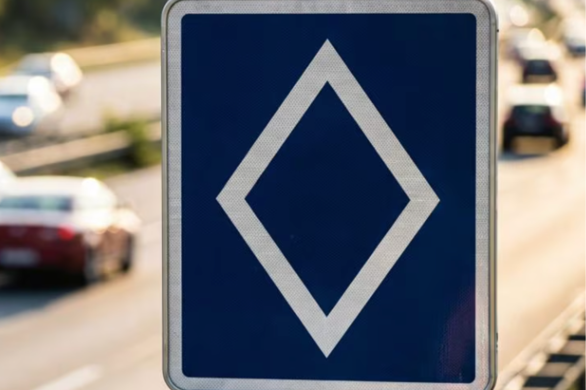 Nuovo Cartello stradale con Rombo: attento alle multe salate